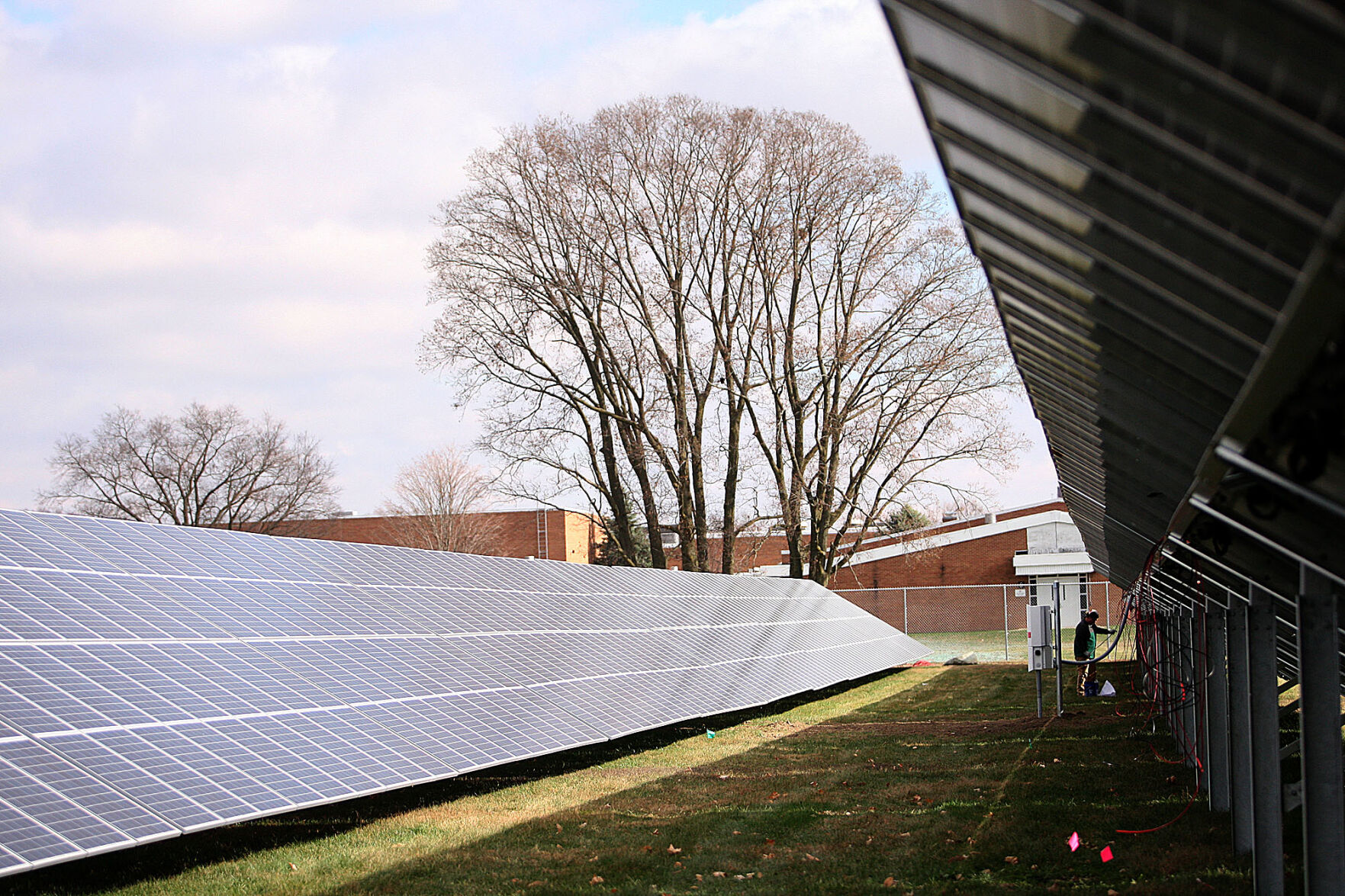Solar at Maple Crest ES 01.jpg